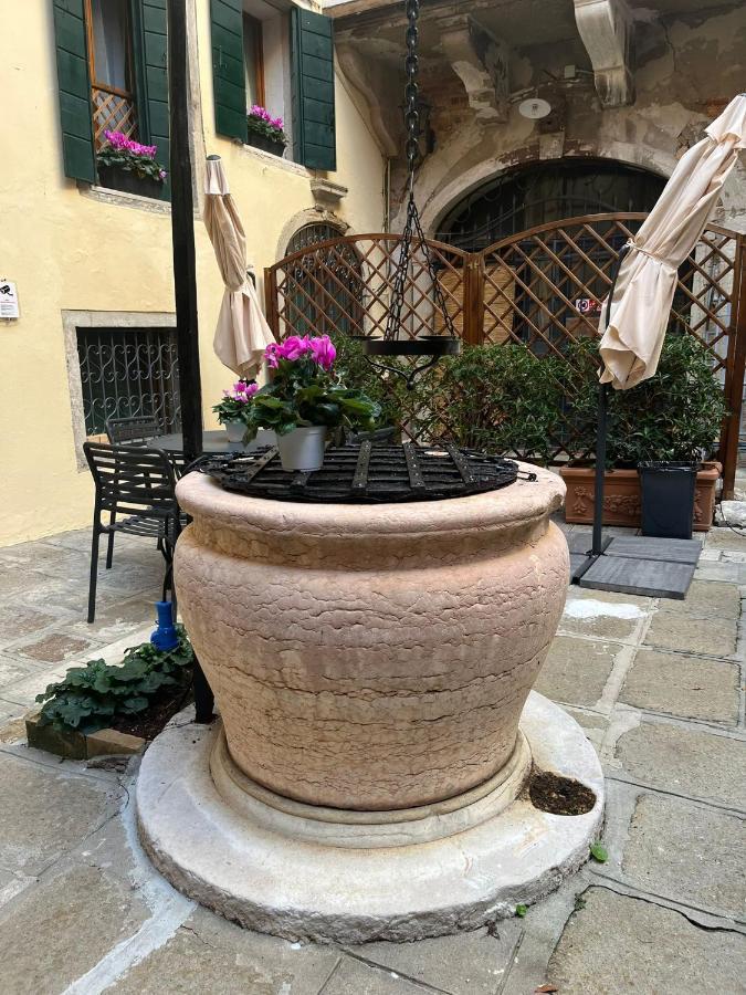Corte Del Doge Di Rialto Venise